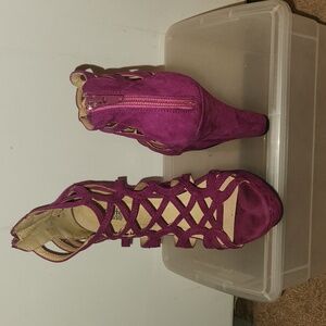 Chic Purple Strappy Wedge Sandals